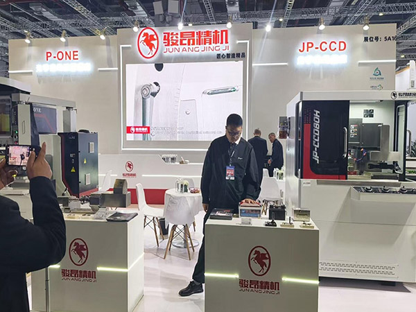 匠心精磨，智领未来。 -----上海国际机床展